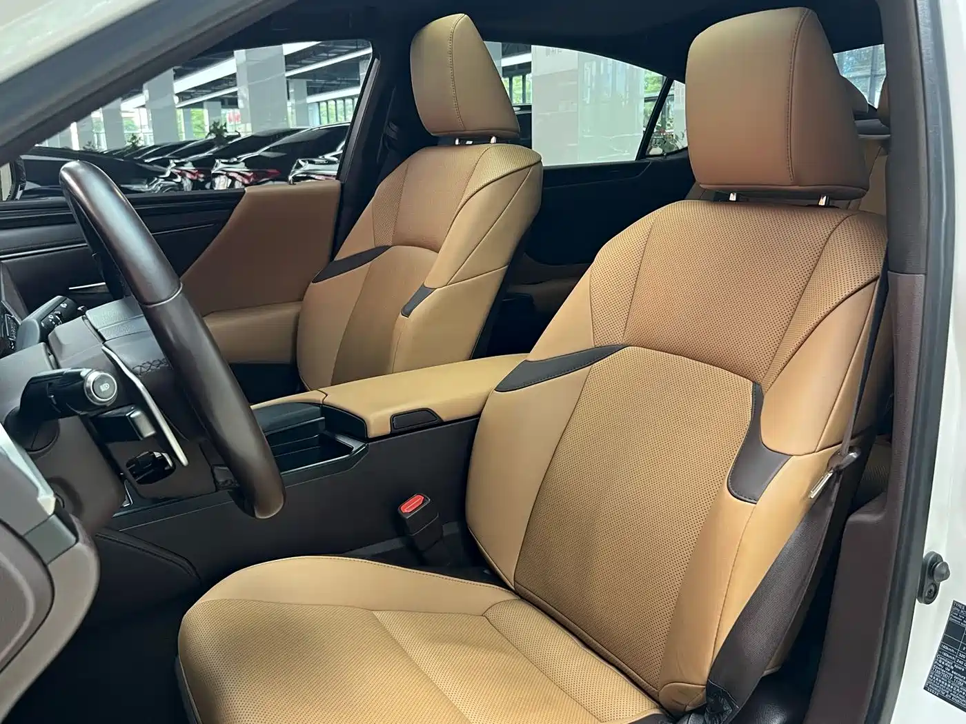 Фото 9 - Lexus ES