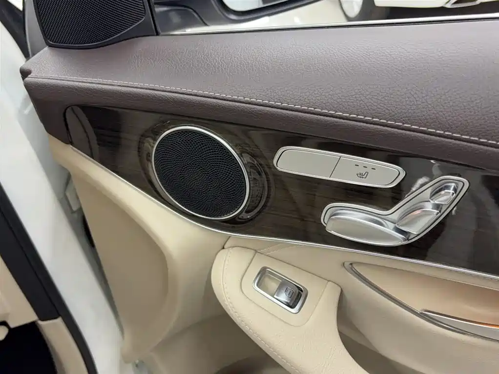 Mercedes-Benz GLC 2017 GLC 260 4MATIC Luxury фото 6