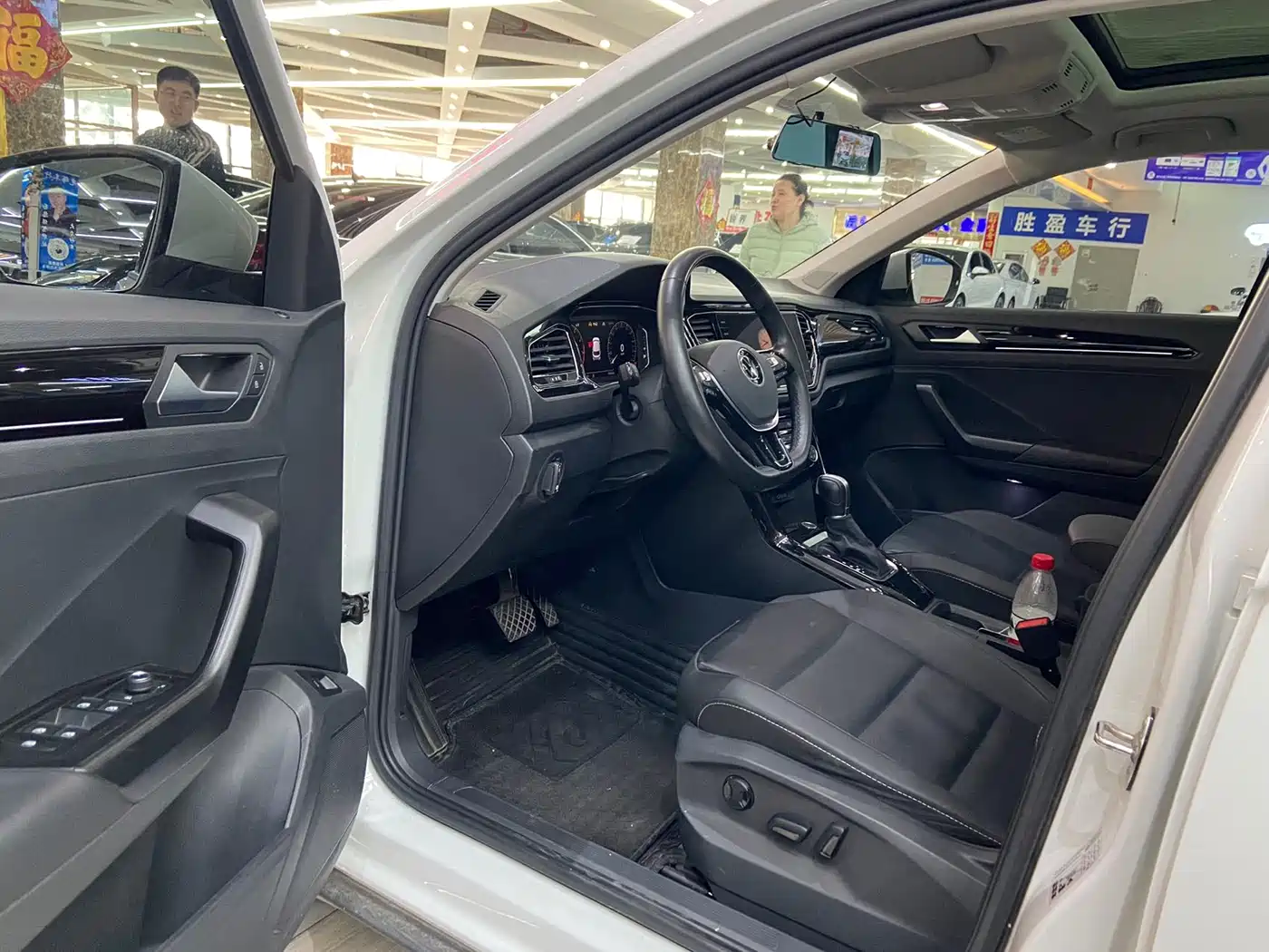 VOLKSWAGEN T ROC EXPLORING SONGS