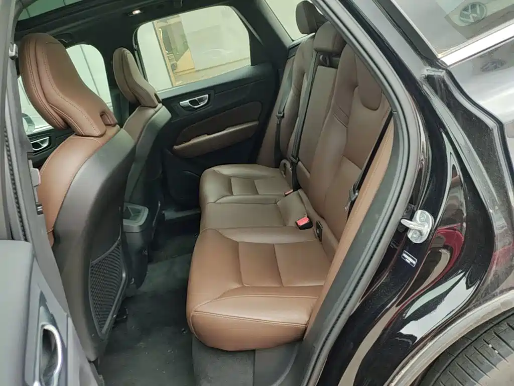 Фото 24 - Volvo XC60