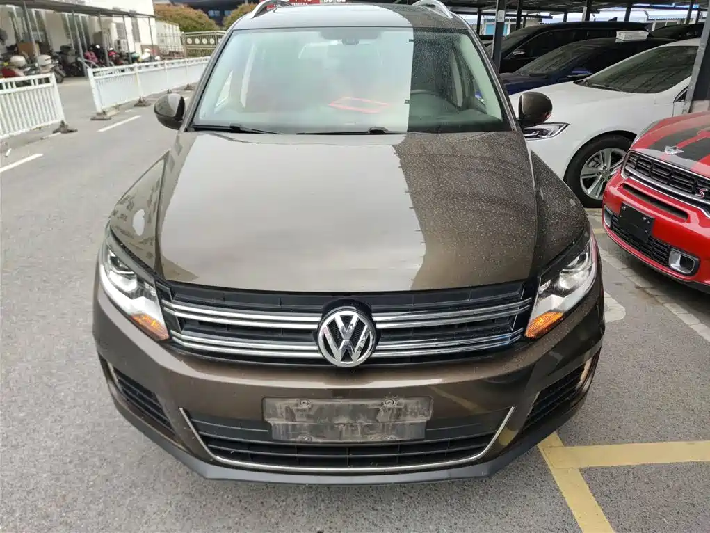 VOLKSWAGEN TIGUAN