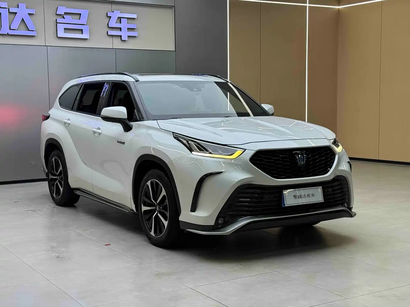 Toyota Crown Kluger 2021 2.5L HEV 4WD Premium фото 5