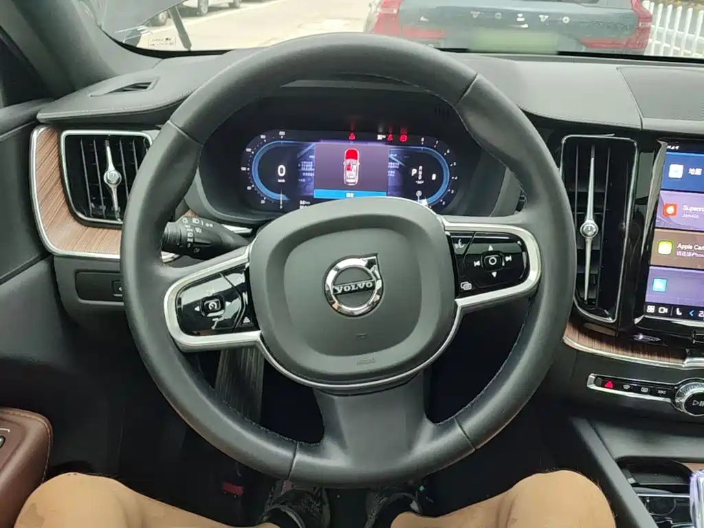 Фото 17 - Volvo XC60