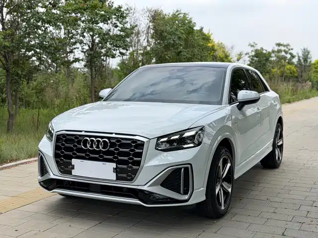 Audi Q2L 2023