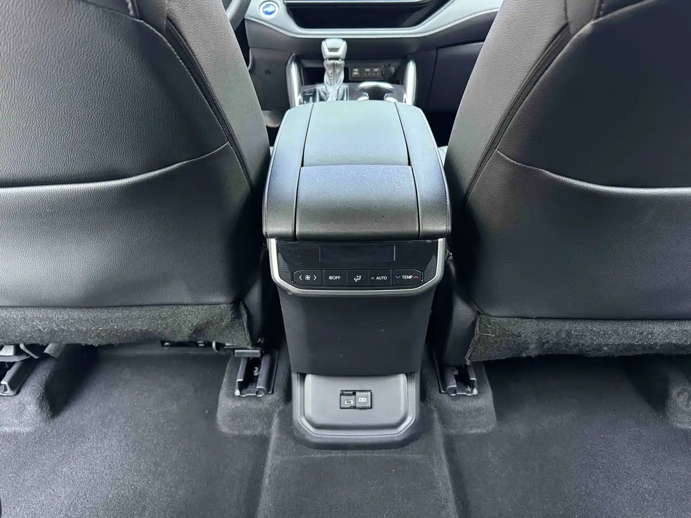 Toyota Crown Kluger 2021 2.5L HEV 4WD Premium фото 16