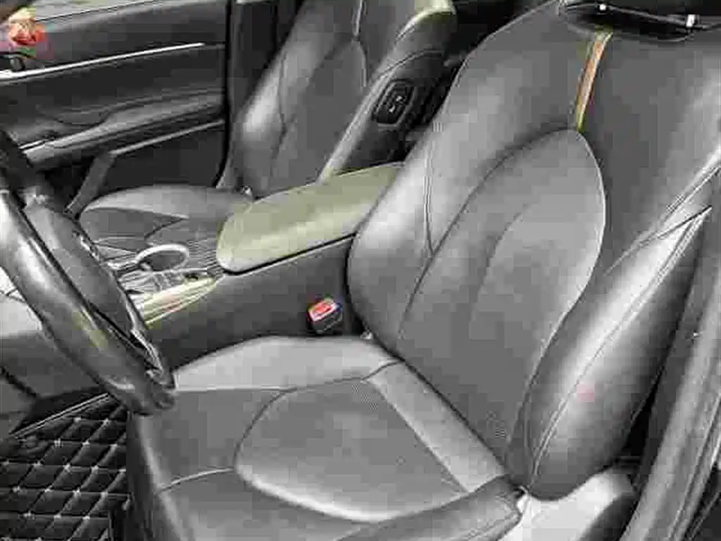 Фото 5 - Toyota Camry
