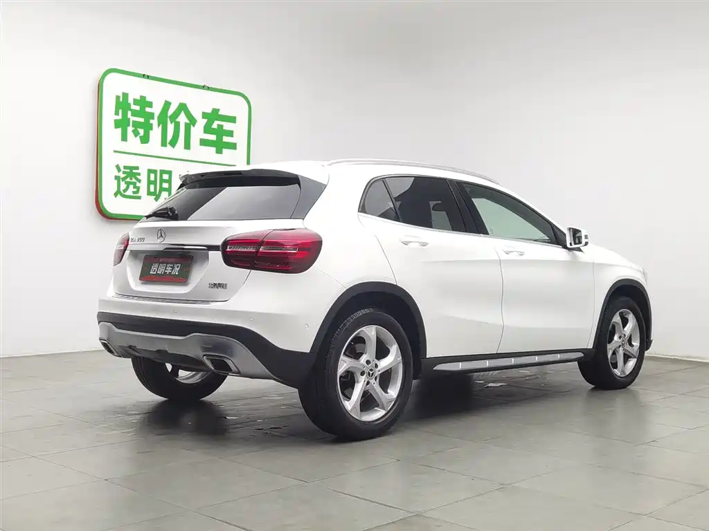 Mercedes-Benz GLA 2017 GLA 200 Dynamic фото 2