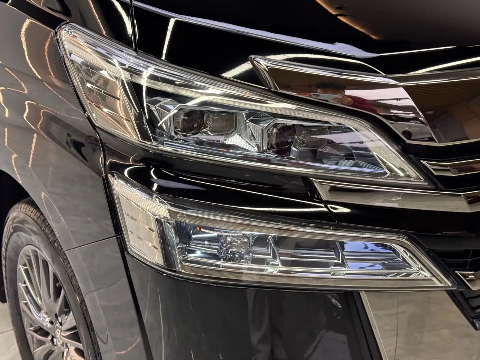 Фото 4 - Toyota Vellfire