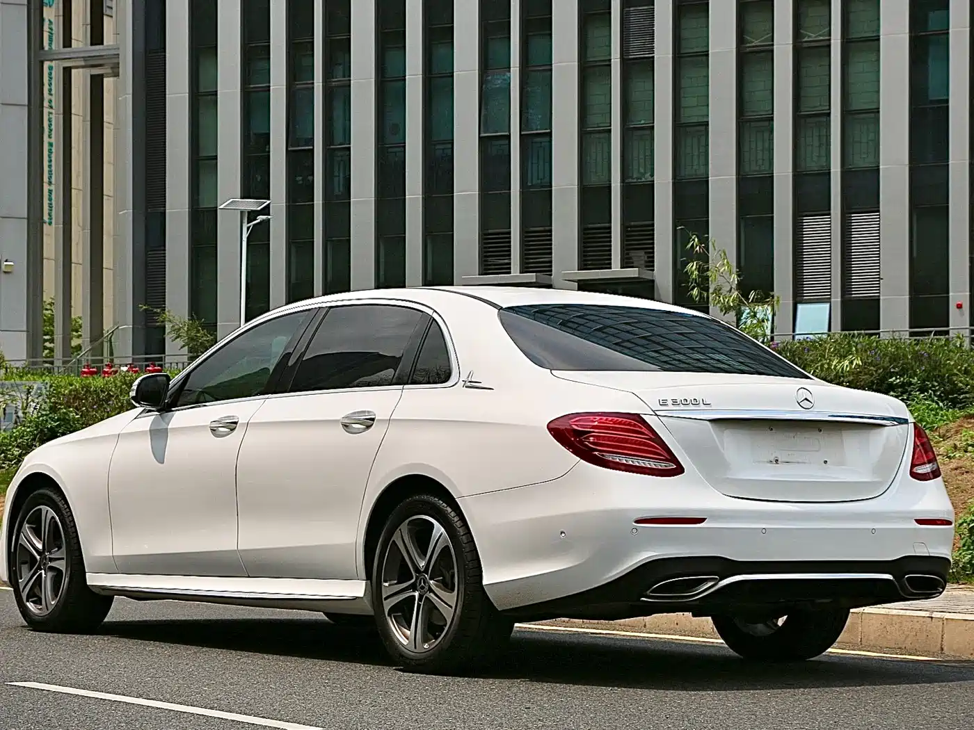 Mercedes-Benz E-Class 2019 E 200 L Sport фото 11