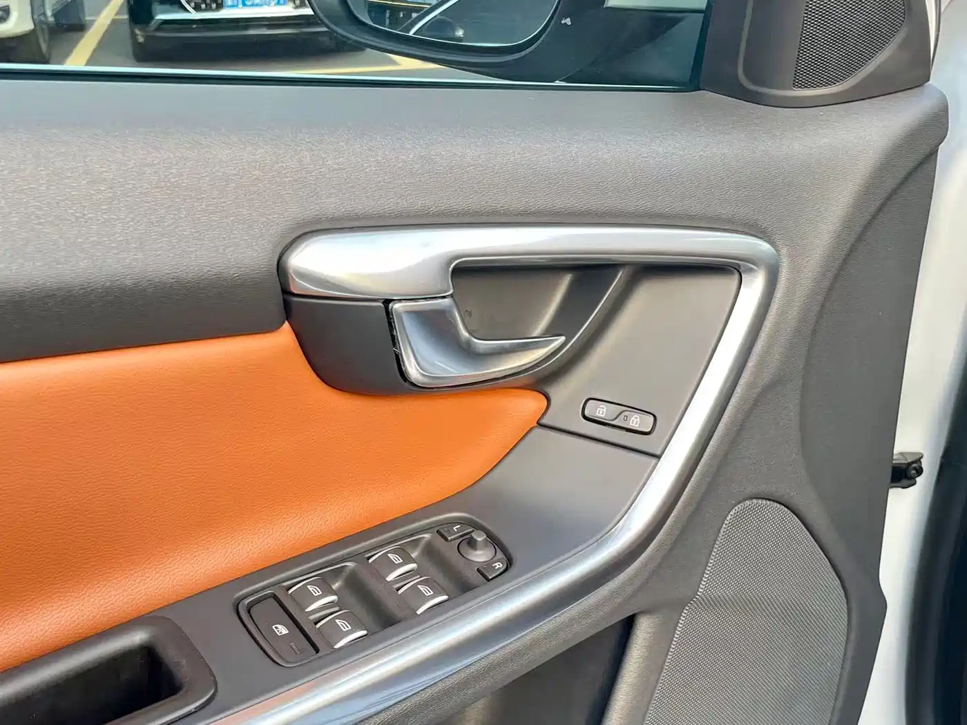 Фото 9 - Volvo S60