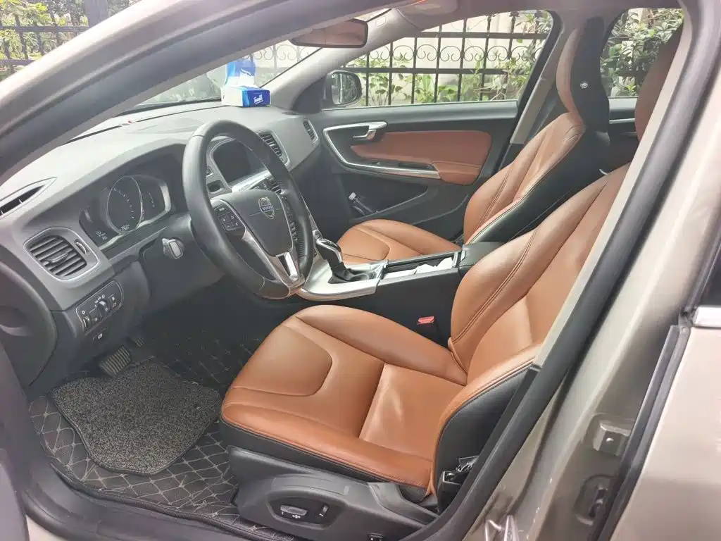 Фото 8 - Volvo S60