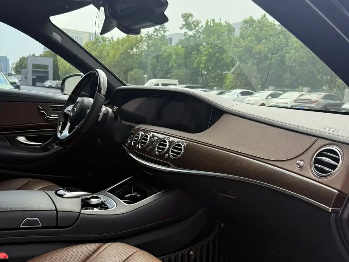 Фото 11 - Mercedes-Benz S-Class