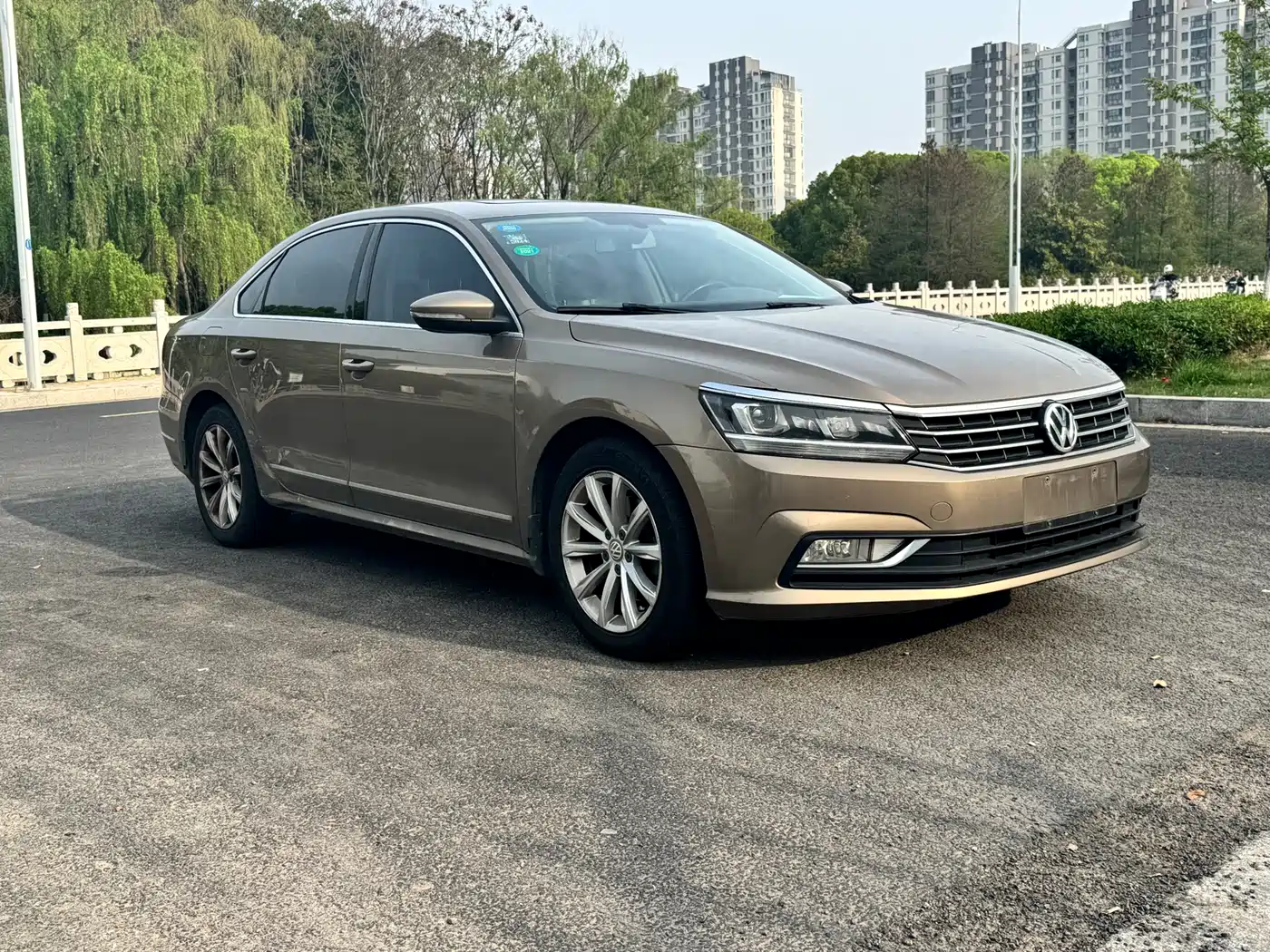 Volkswagen Passat 2016 280TSI DSG Honor Edition фото 3
