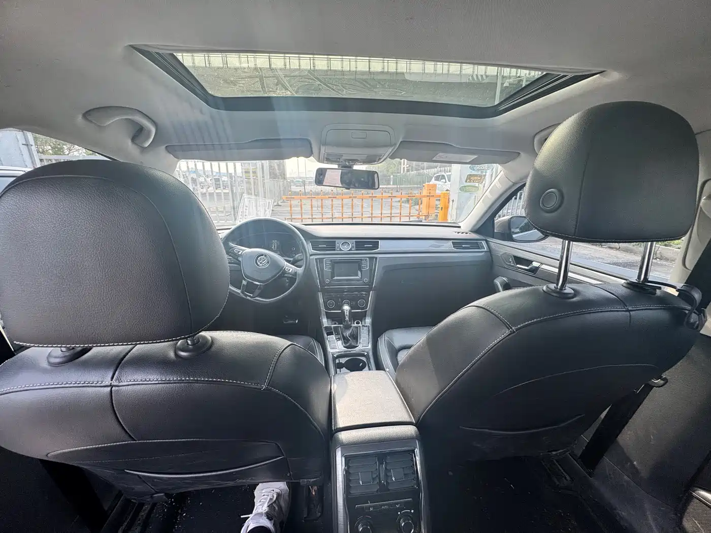 Volkswagen Passat 2016 280TSI DSG Honor Edition фото 8
