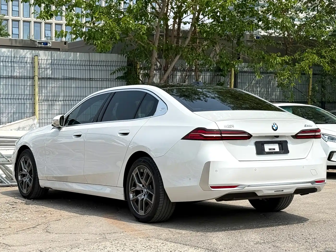 BMW 5 Series 2024 530Li Leading Model Luxury Package фото 6