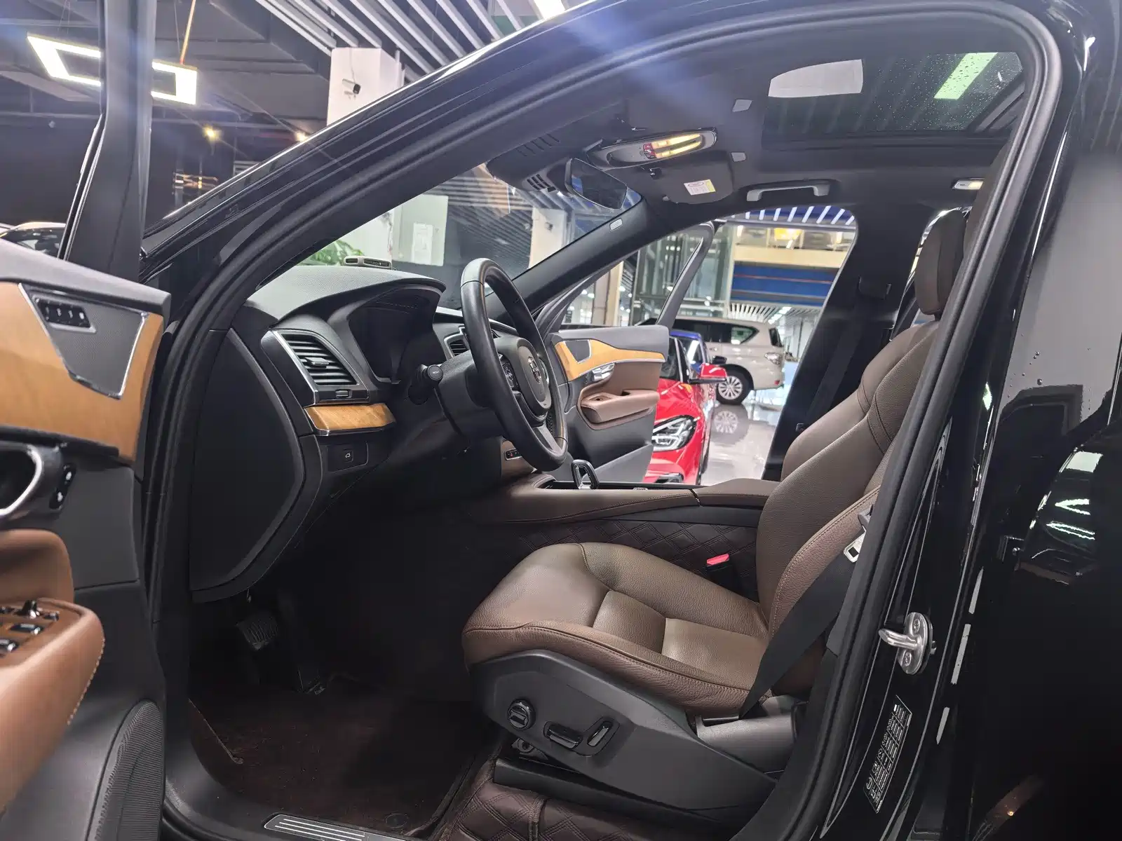 Фото 4 - Volvo XC90
