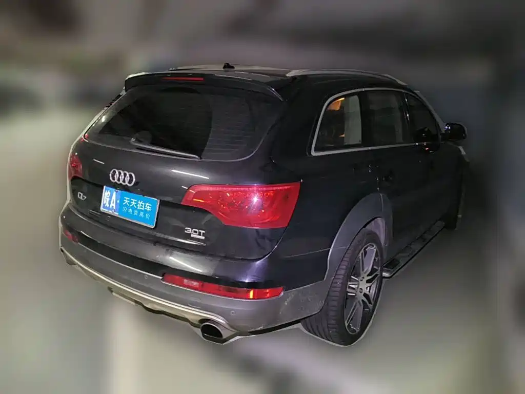 Photo 2 - Audi Q7