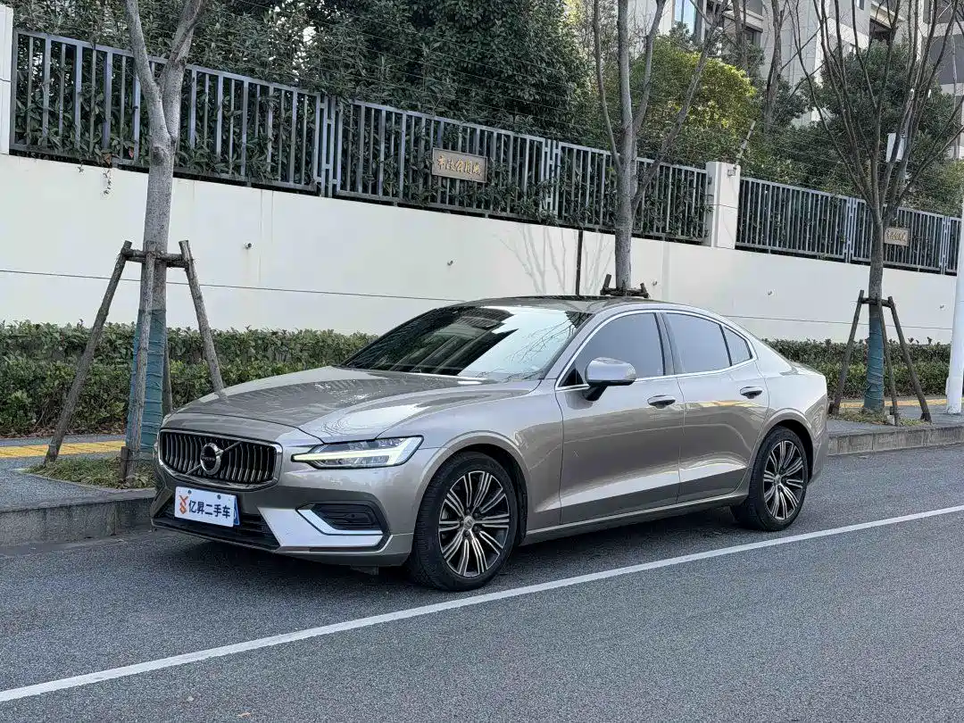 Фото 1 - Volvo S60