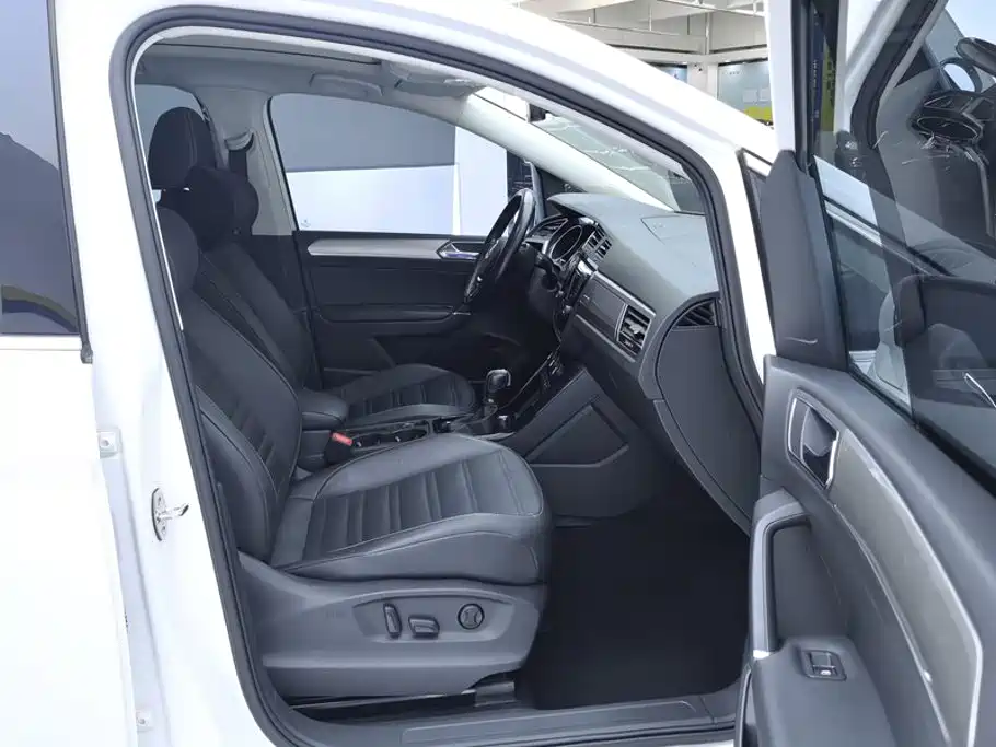 Volkswagen Touran 2017 2016 Touran L 330TSI DSG Luxury