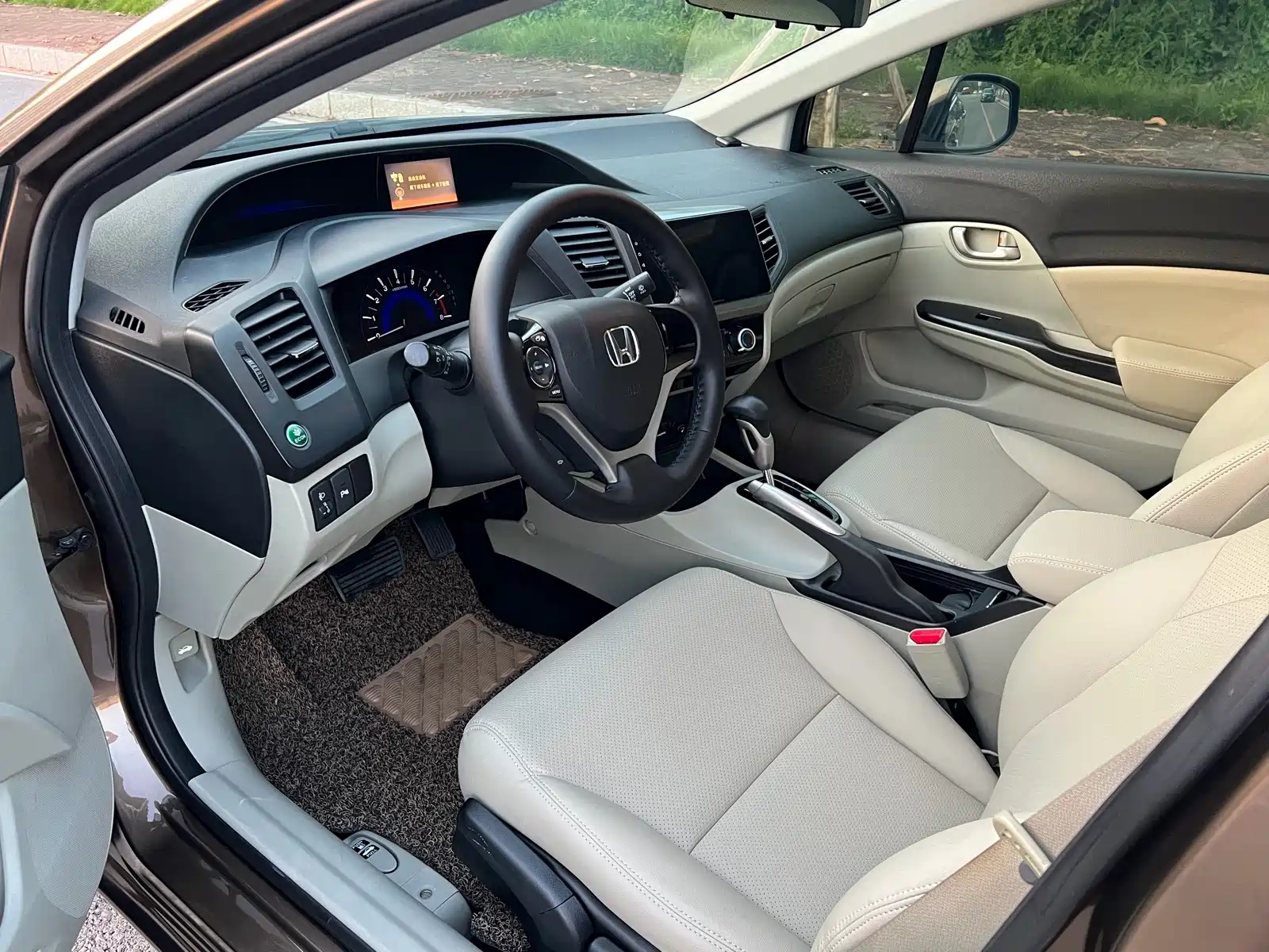 Фото 8 - Honda Civic