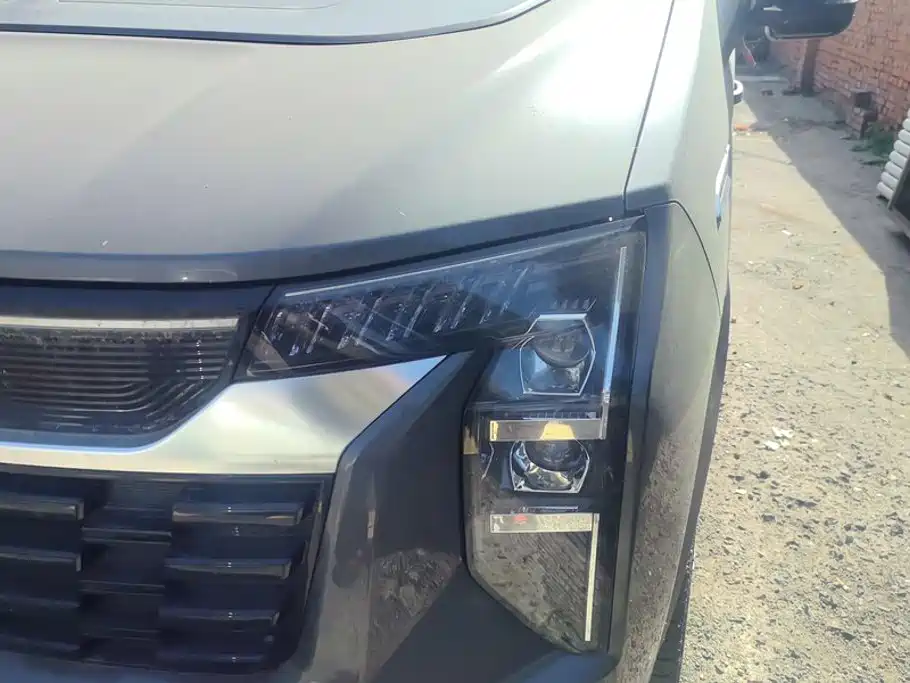 Sinotruk Xianfeng V 2025 2024 Route Edition 2.0T Manual Medium Axle Medium Roof 7 Seats Operation