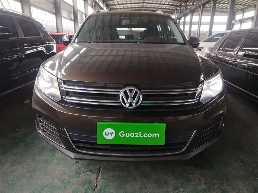 VOLKSWAGEN TIGUAN