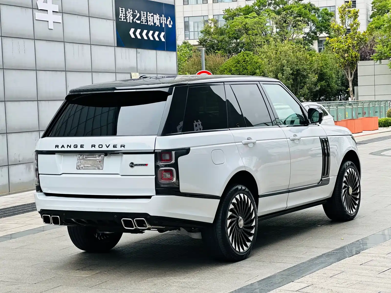 Фото 12 - Land Rover Range Rover