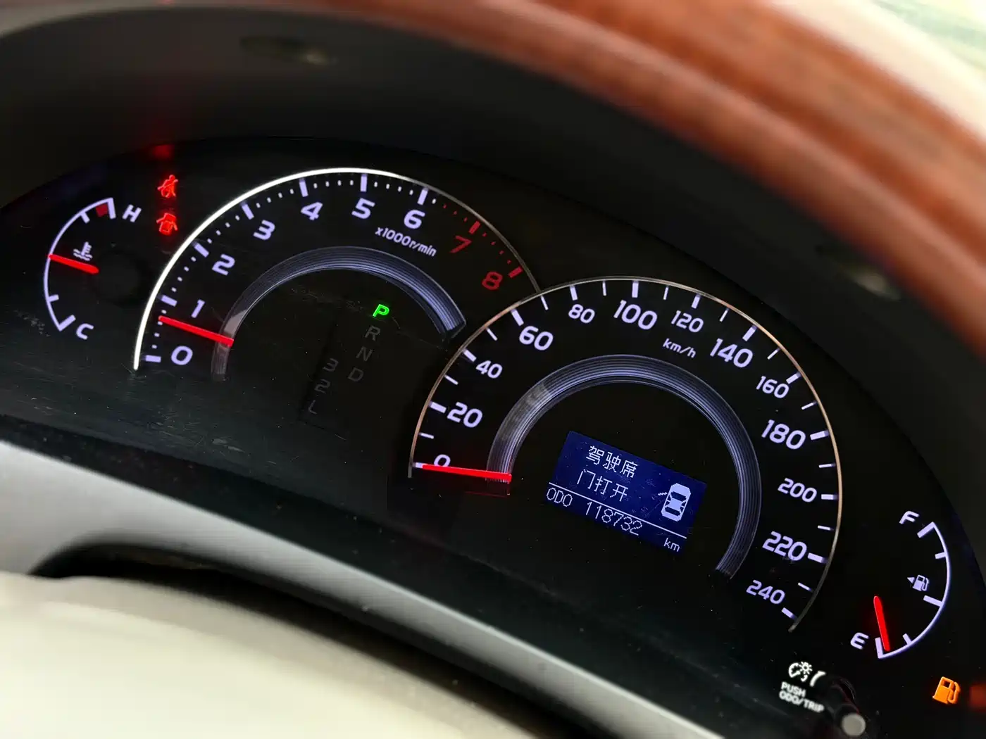 Toyota Camry 2013 200G Classic Luxury Edition фото 16
