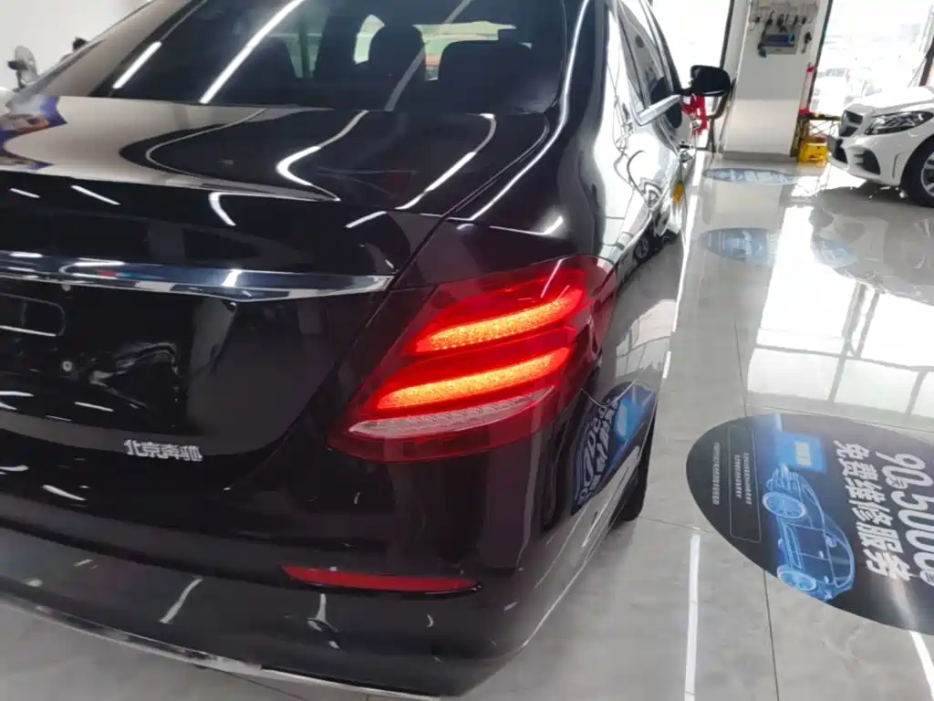 Фото 8 - Mercedes-Benz E-Class