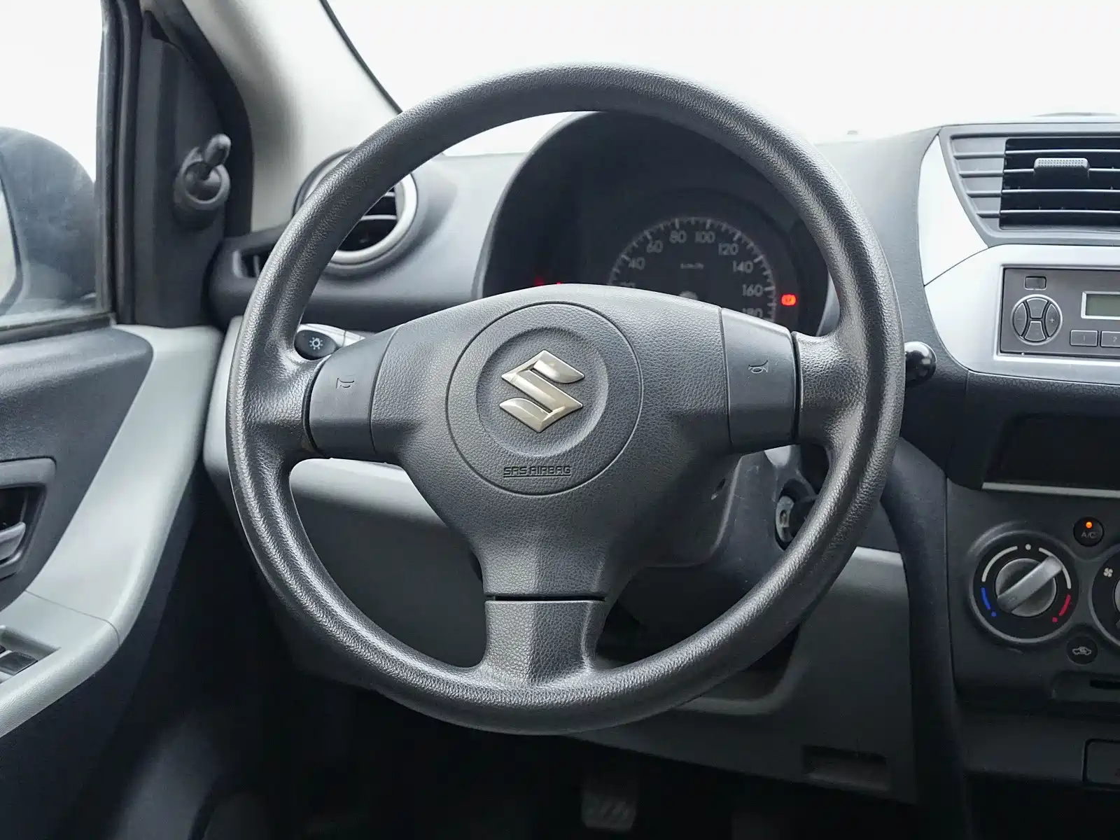 Photo 7 - Suzuki Alto