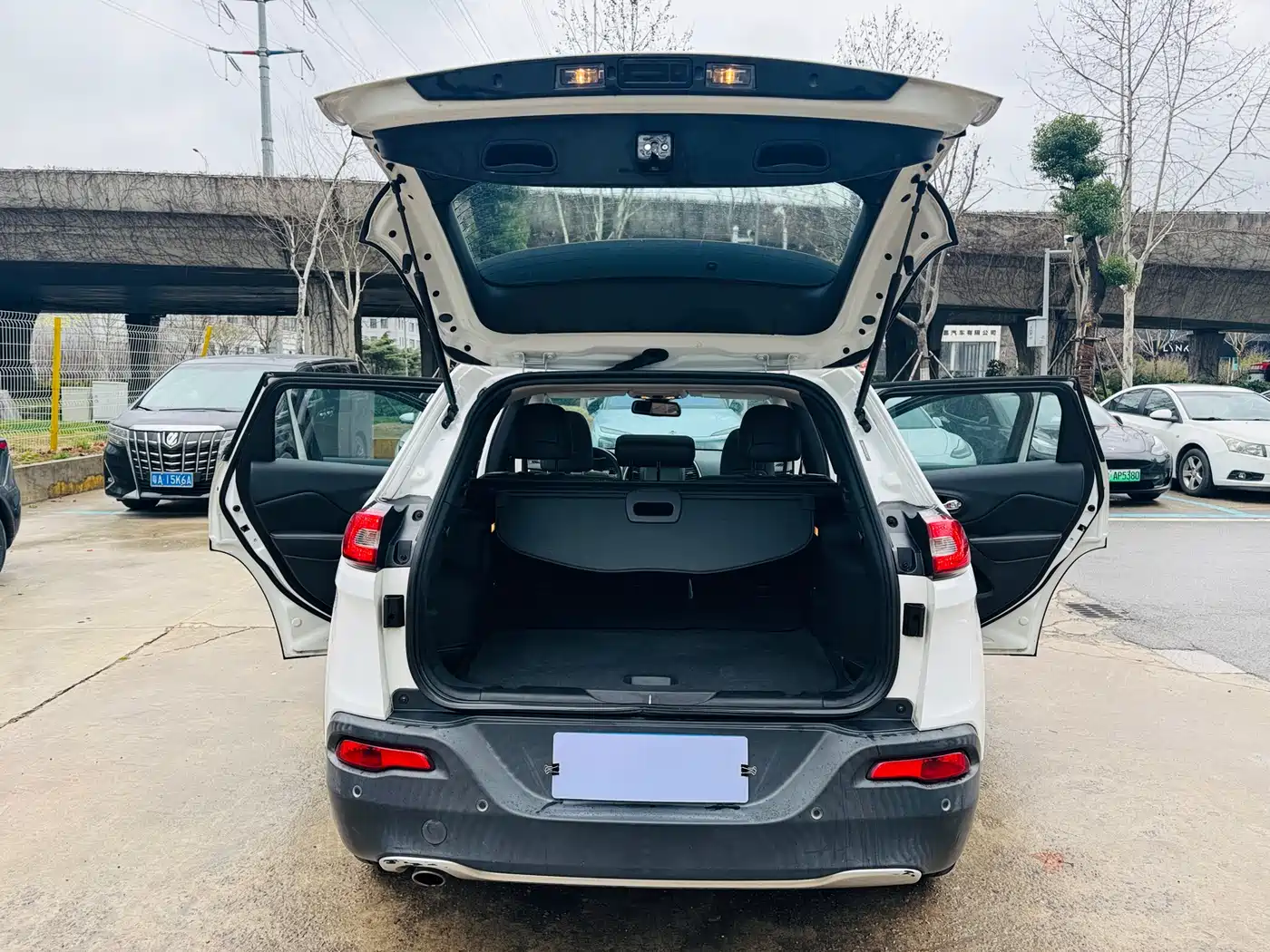 Jeep Cherokee 2018 2017 2.0L Superior Edition