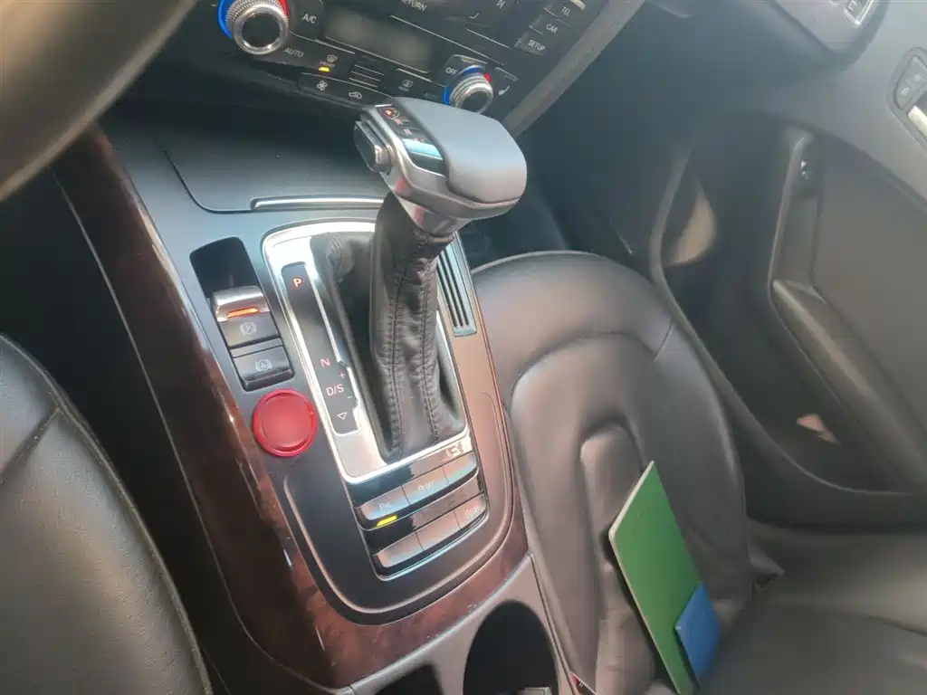 Audi A4L 2016 35 TFSI Collector's Edition S line Comfort фото 7
