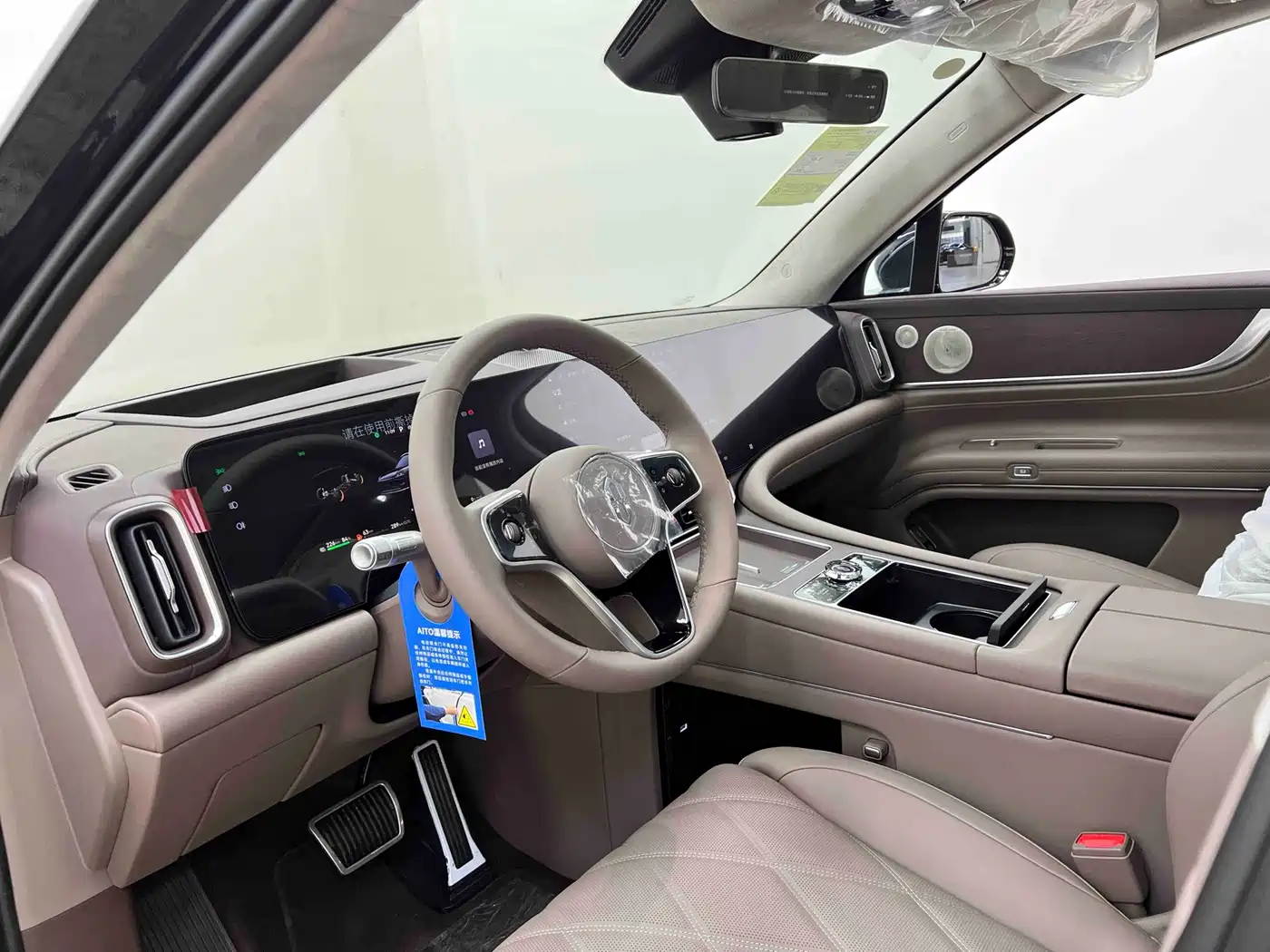 AITO Wenjie AITO M9 2025 Extended Range Ultra 52kWh 6-Seater фото 15