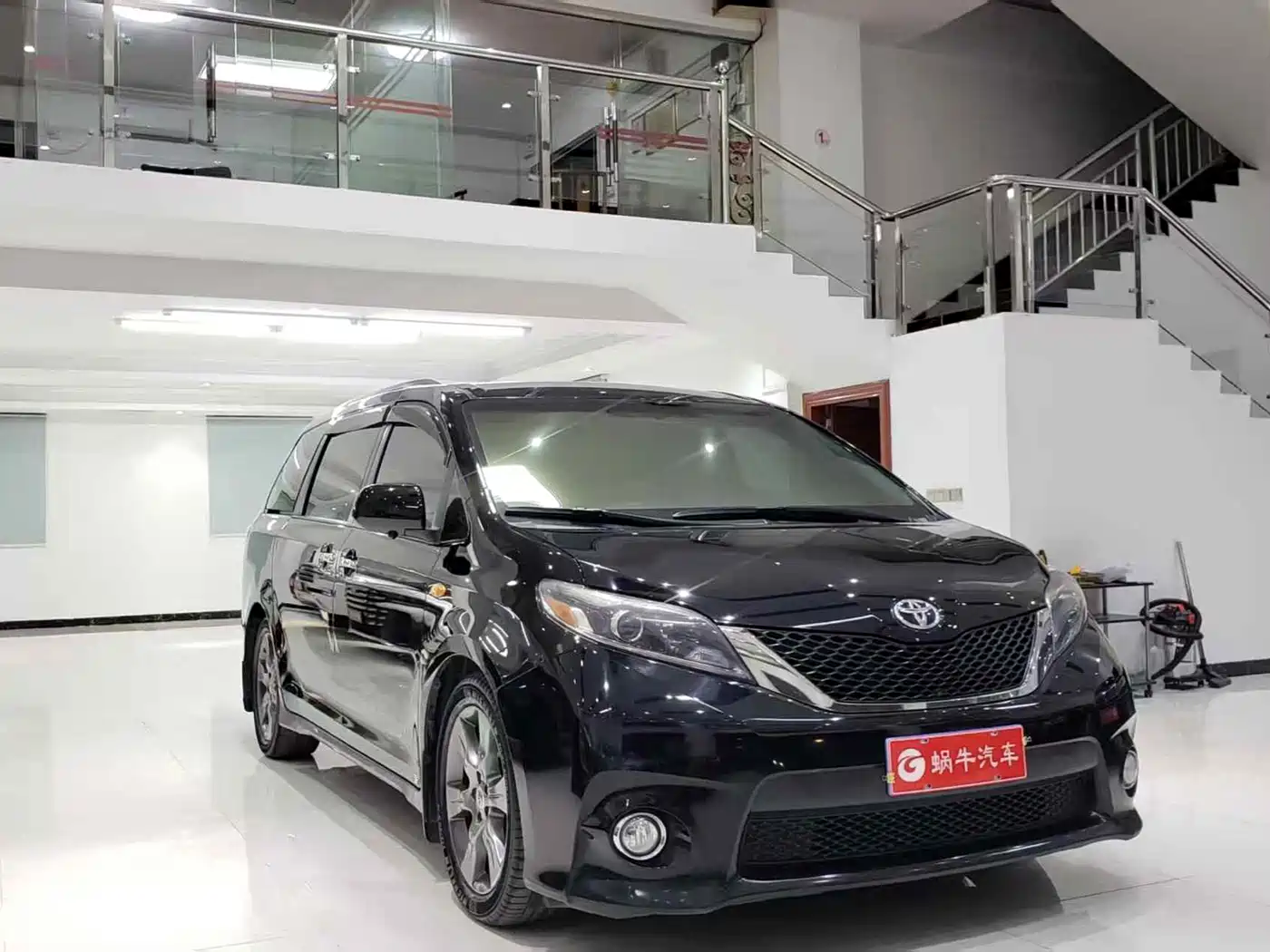 Toyota Sienna 2015 3.5L 2WD LE фото 3