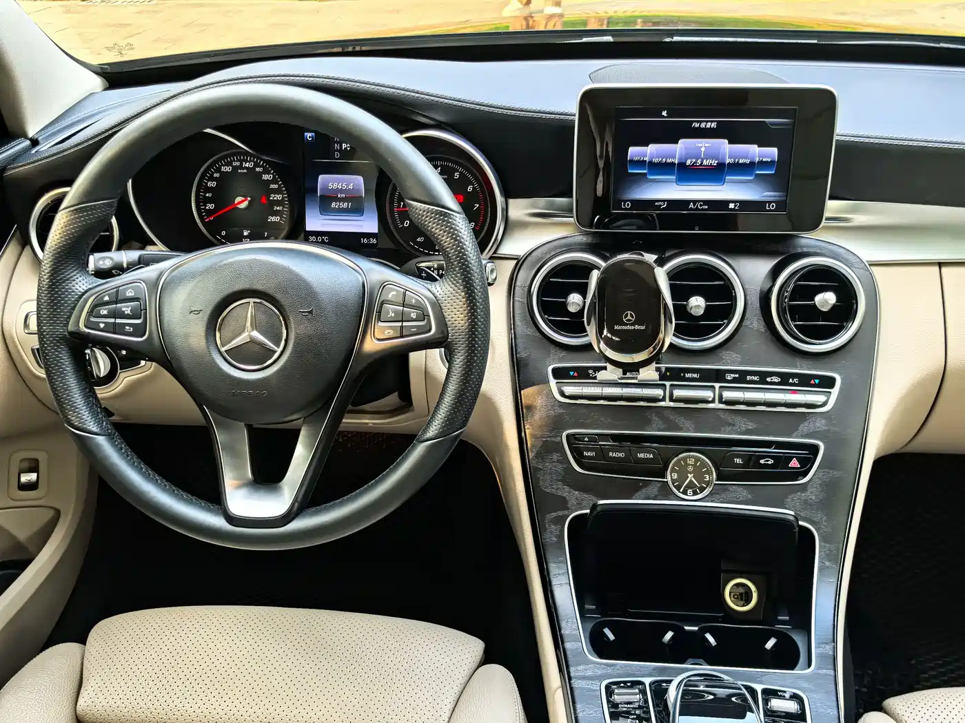 Mercedes-Benz C-Class 2015 Facelift C 200 L Sport фото 16
