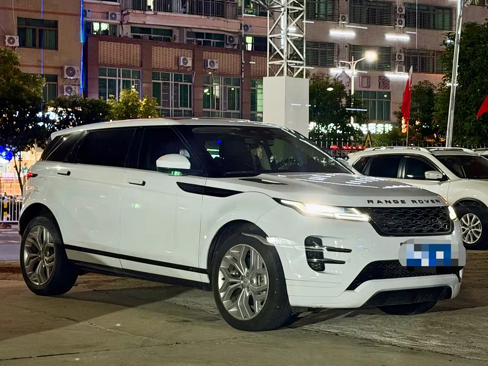 صورة 12 - Land Rover Range Rover Evoque