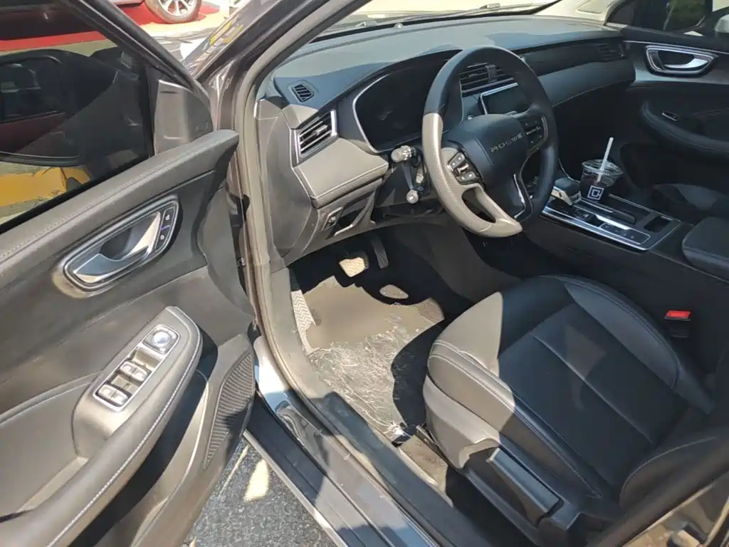 Фото 21 - Roewe RX5