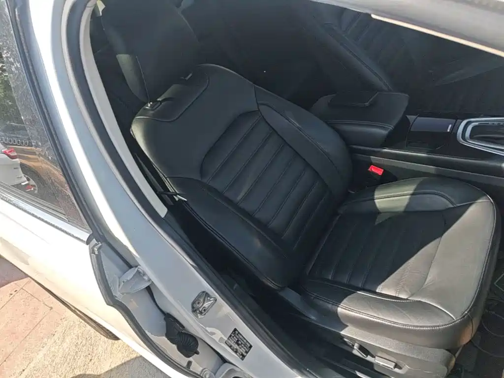 Фото 25 - Ford Edge