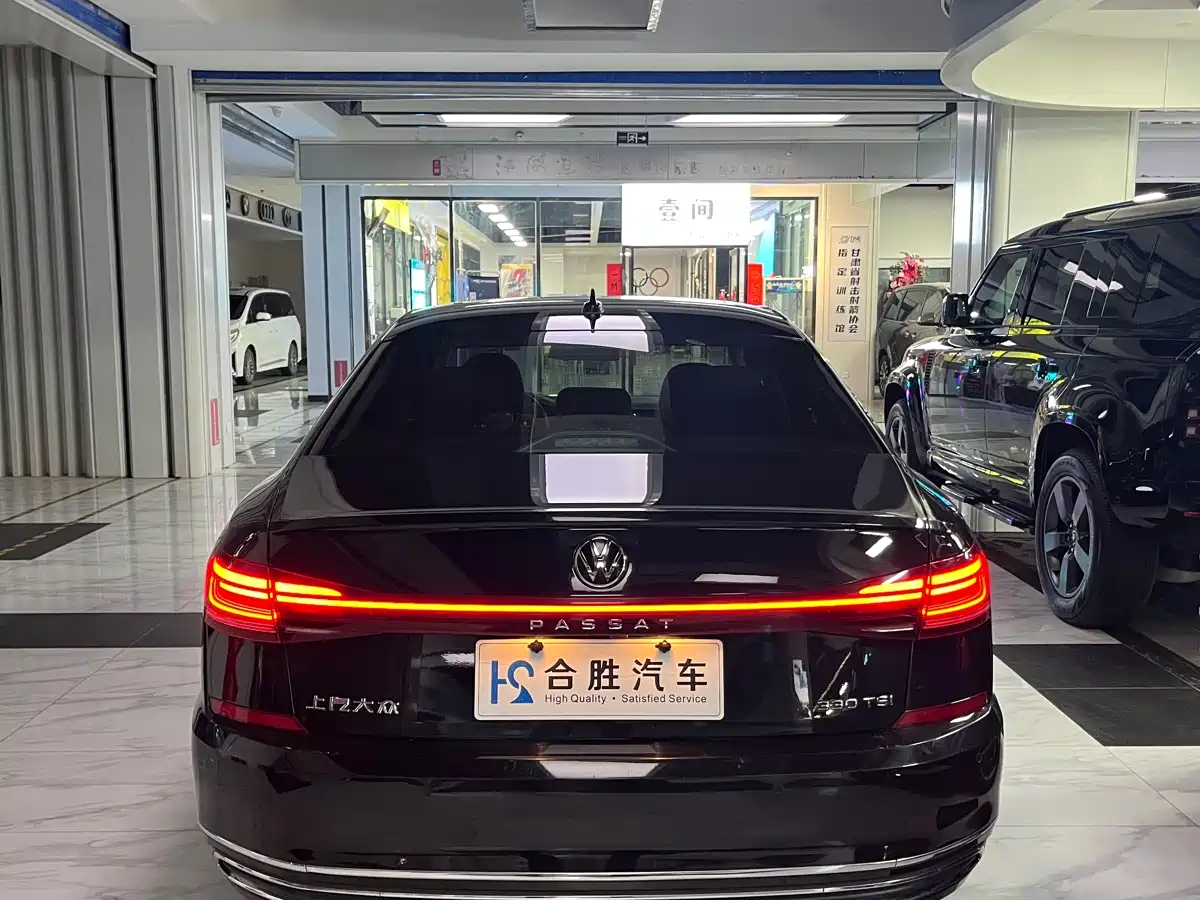 Volkswagen Passat 2022 330TSI Elite Edition фото 8