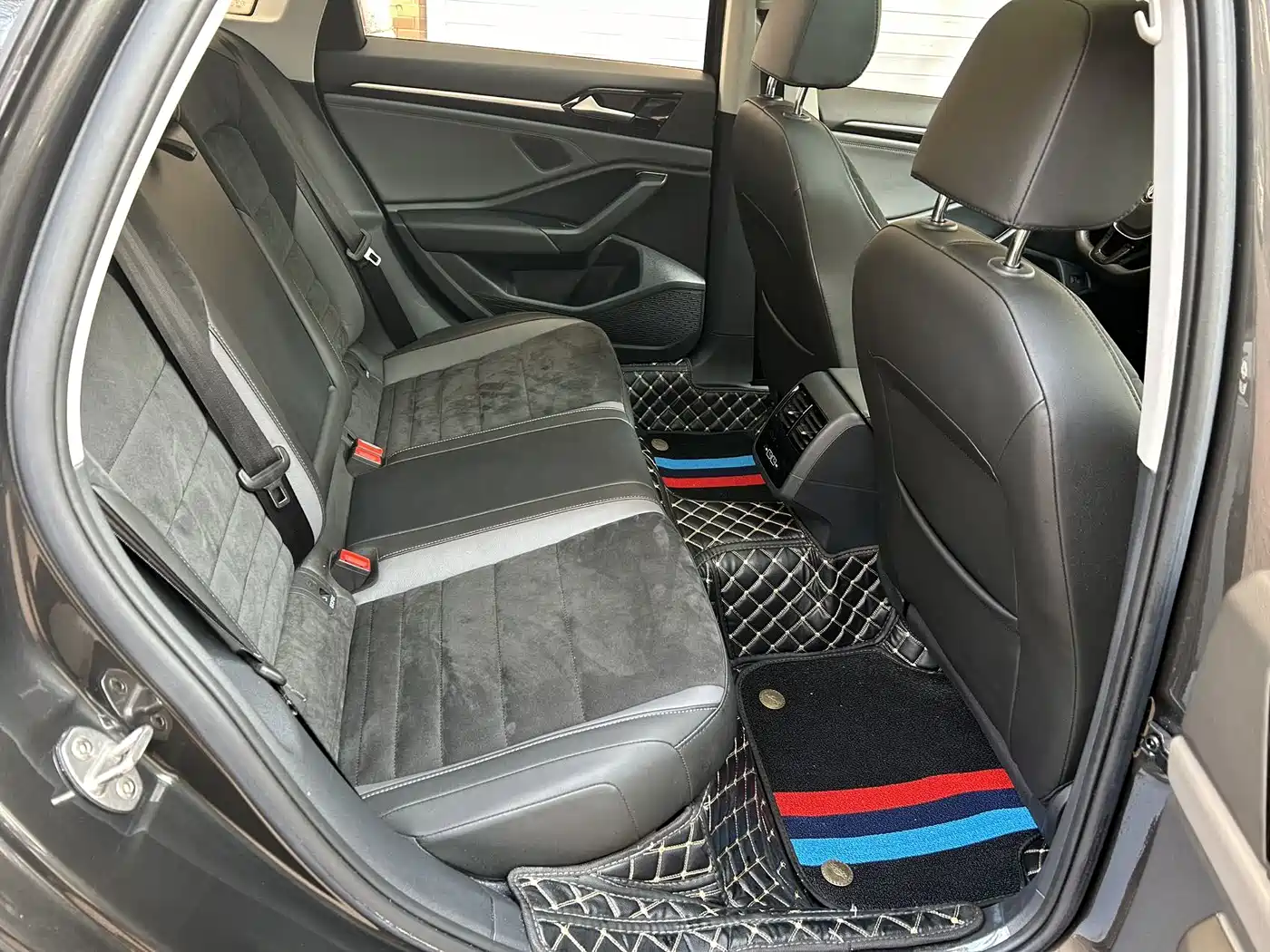 Volkswagen Sagitar 2022 280TSI DSG Surpassing Edition фото 15