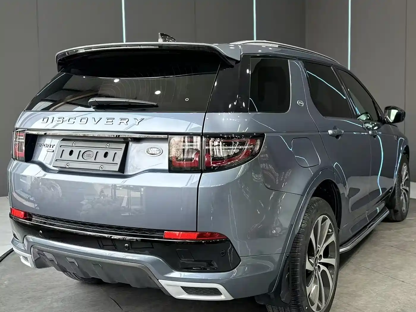 Land Rover Discovery Sport 2022 Model 249PS R-Dynamic S Performance Edition 5-Seater фото 6