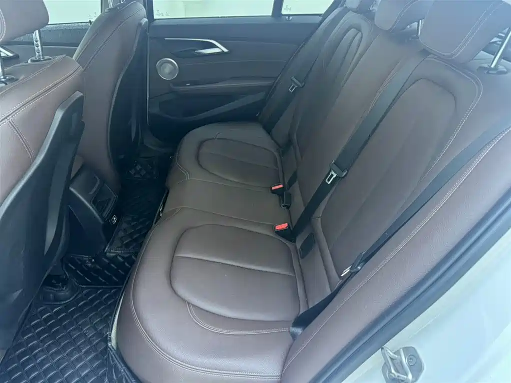 BMW 1 Series 2022 120i M Sport Shadow Edition фото 11
