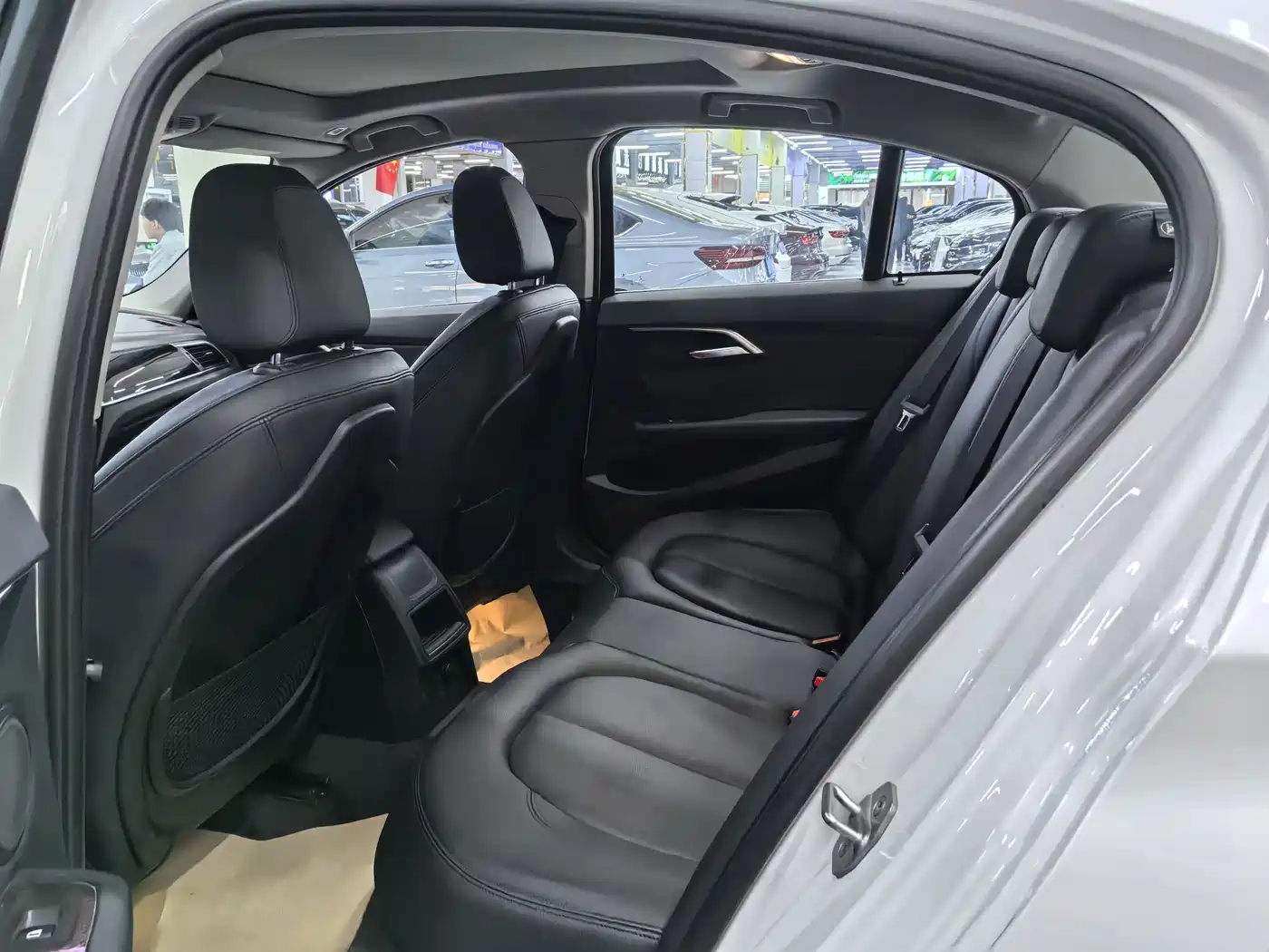 BMW 1 Series 2017 118i Sport фото 9