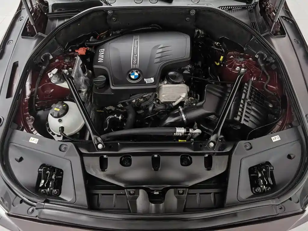 BMW 5 Series GT 2015 2014 528i Leading