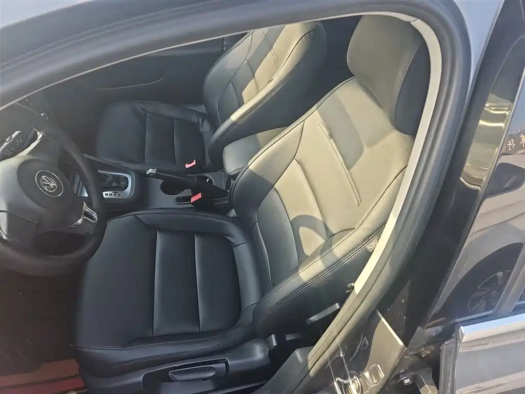 Volkswagen Sagitar 2014 Facelift 1.6L Automatic Comfort фото 8