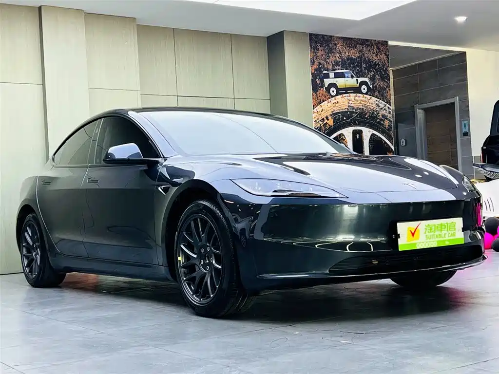 TESLA MODEL 3