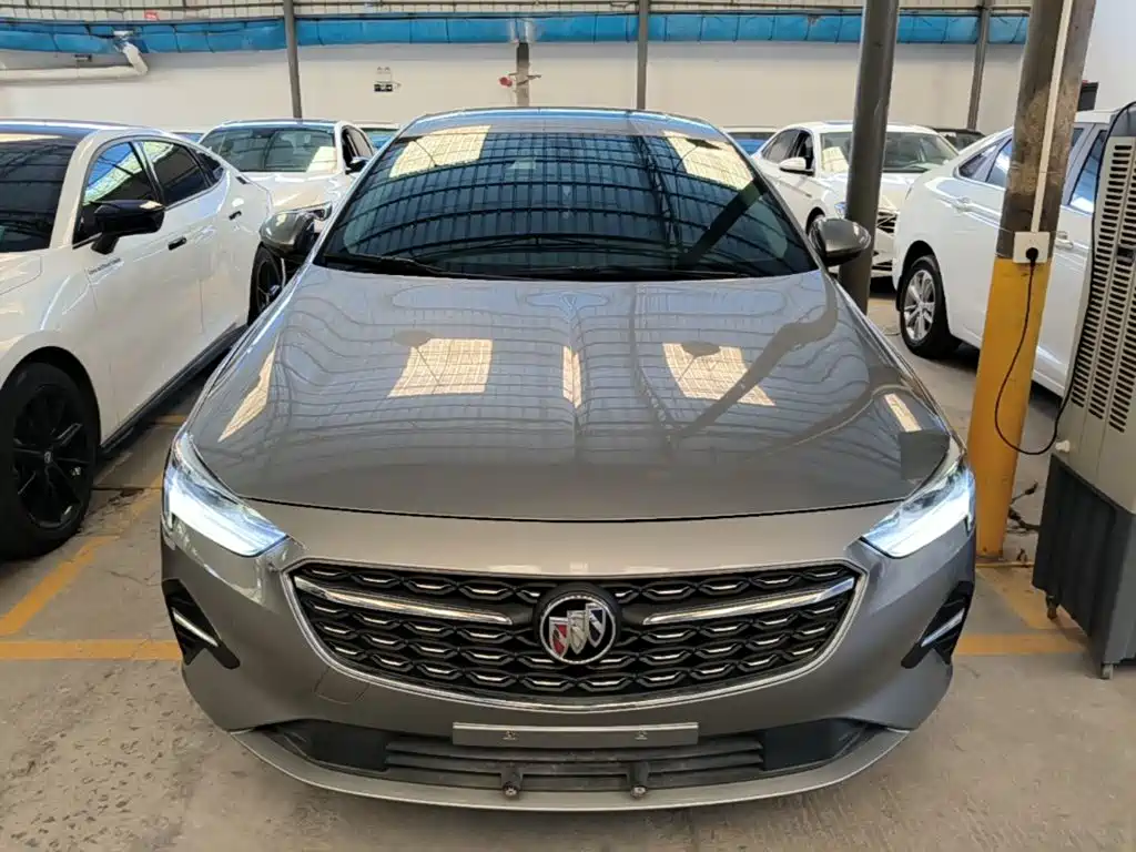 Photo 3 - Buick Regal