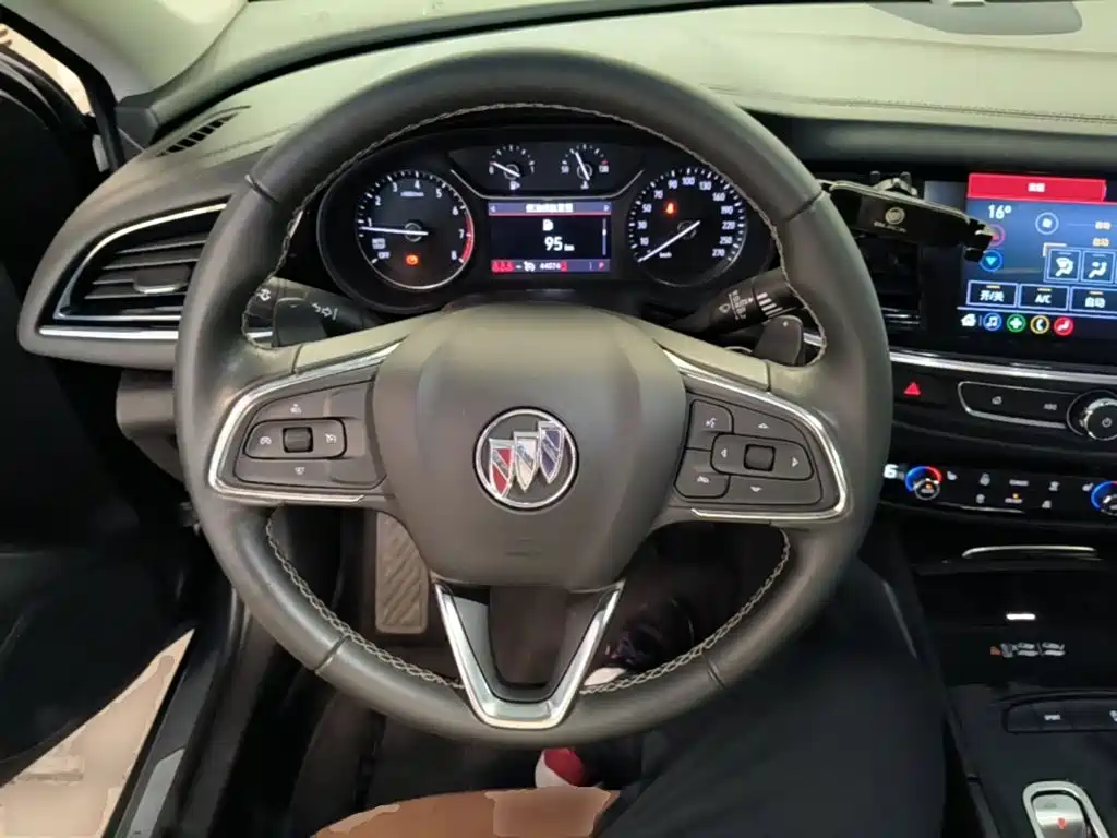 Photo 11 - Buick Regal