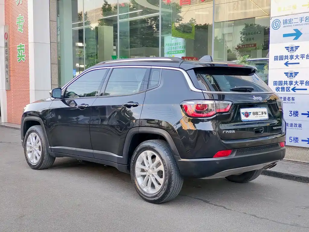 Фото 4 - Jeep Compass