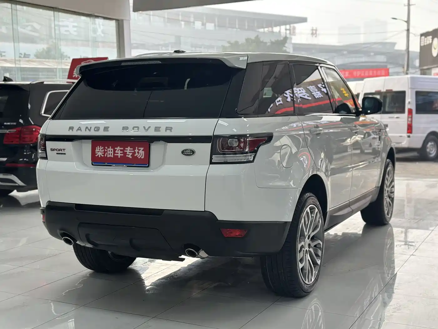 Land Rover Range Rover Sport 2015 3.0 SDV6 HSE фото 6